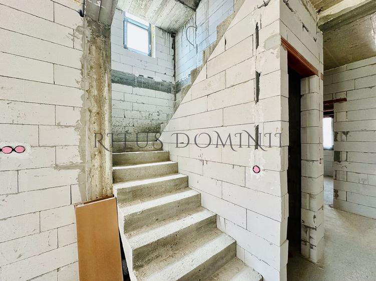 Duplex cu 5 camere cu Piscina în Cantemir