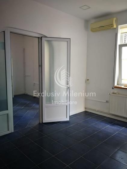Casă individuală cu 6 camere cu Canalizare în Tineretului