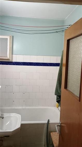 Apartament cu 3 camere decomandat în Vlahuță