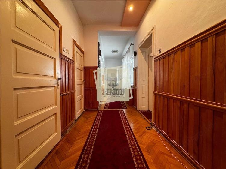 Casă cu 10 camere cu Teren 450 Mp în Central
