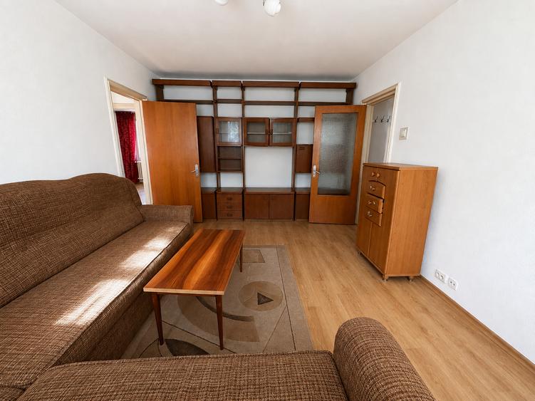Apartament cu 3 camere semidecomandat în Drumul Taberei