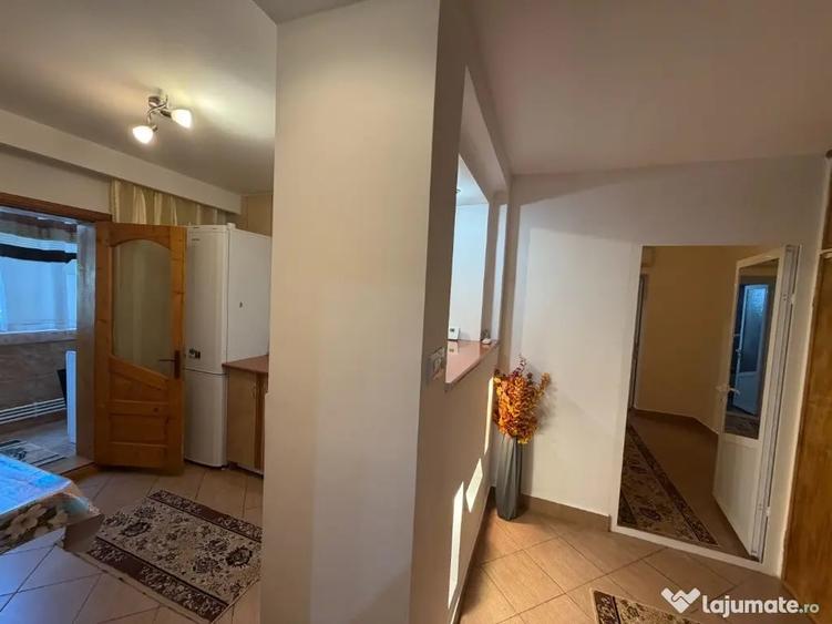 Apartament cu 3 camere decomandat în E3