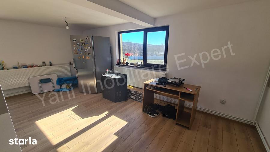 Casă cu 3 camere cu Teren 3582 Mp în Corbi