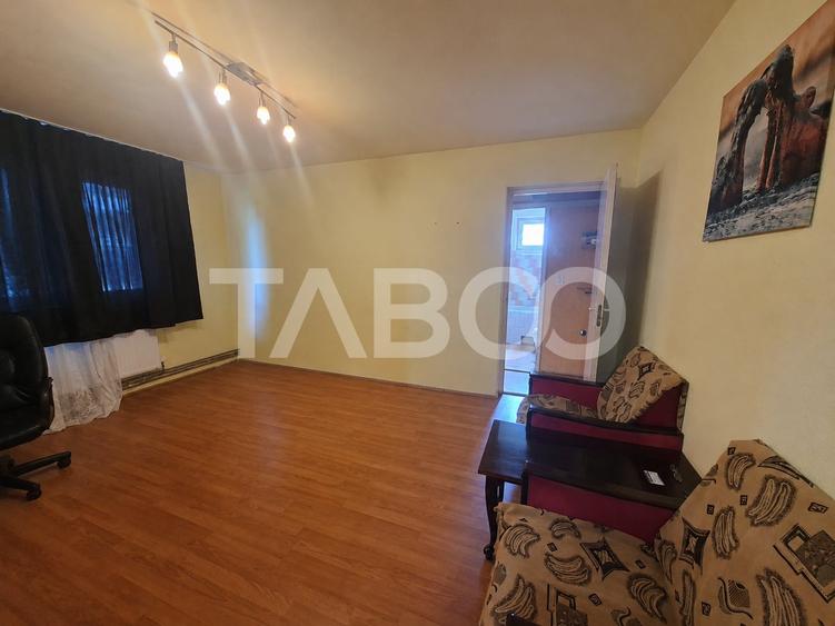 Apartament cu 2 camere semidecomandat, mobilat în Mihai Viteazul