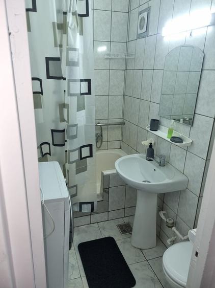 Garsonieră decomandată în Tudor