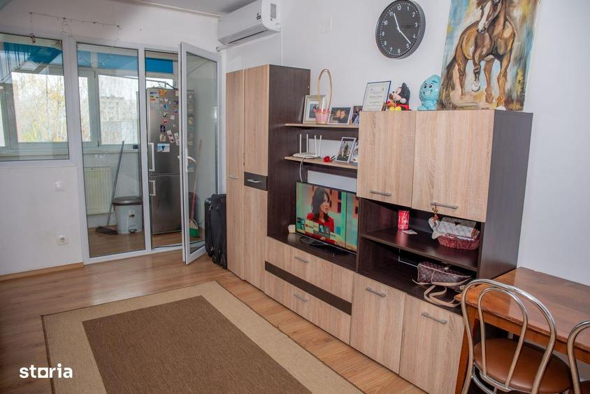 Apartament cu 3 camere în Apărătorii Patriei