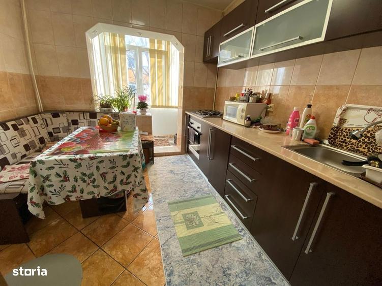 Apartament cu 3 camere decomandat, mobilat în Dristor