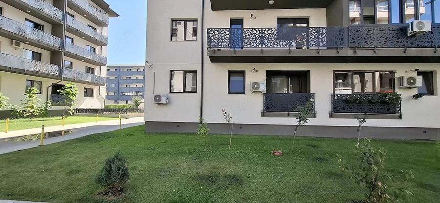 Apartament cu 3 camere decomandat în 1 Decembrie