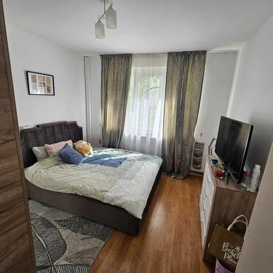 Apartament cu 2 camere semidecomandat, mobilat în Podu Roș