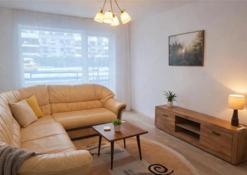 Apartament cu 3 camere decomandat, mobilat în Tractorul