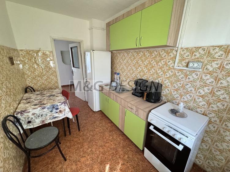 Apartament cu 3 camere decomandat în Girocului