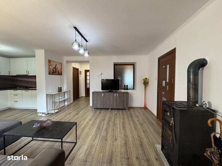 Casă cu 4 camere în Dumbrăvița