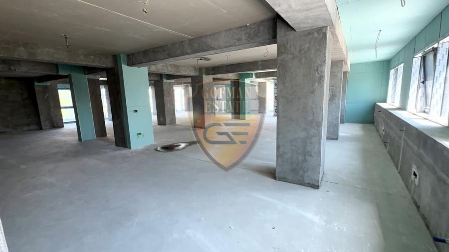 Spațiu comercial, de 920 mp, în Boema