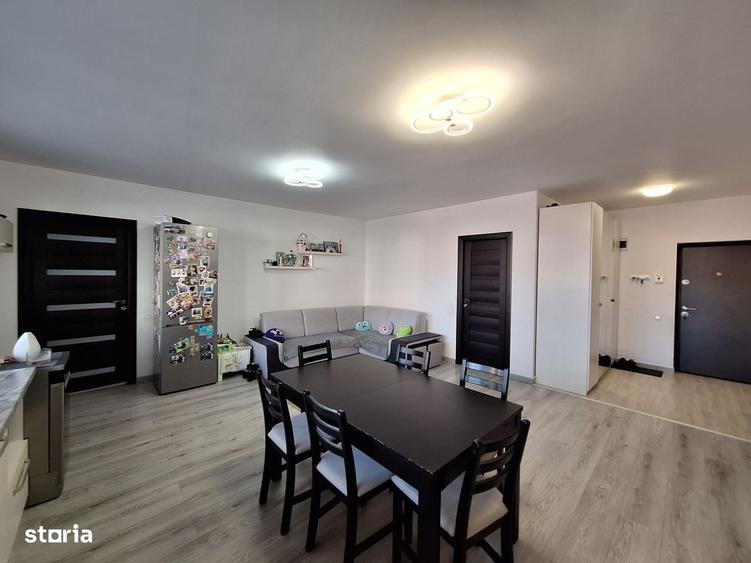 Apartament cu 3 camere semidecomandat în Florești