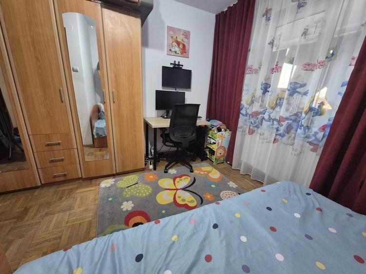 Apartament cu 3 camere semidecomandat în Giulești