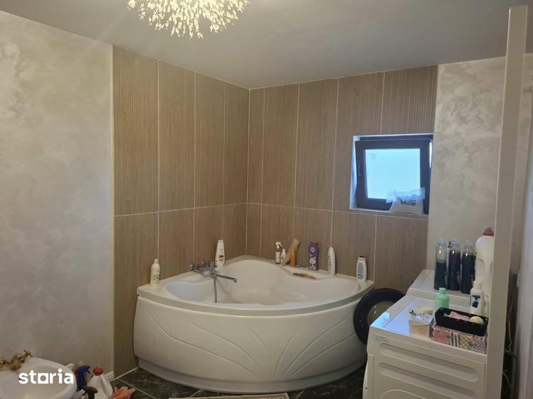 Casă cu 6 camere cu Teren 330 Mp în Moara Vlăsiei