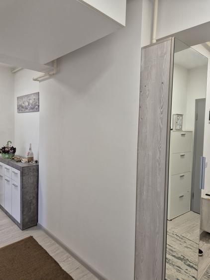 Apartament cu 3 camere decomandat în Exterior Vest
