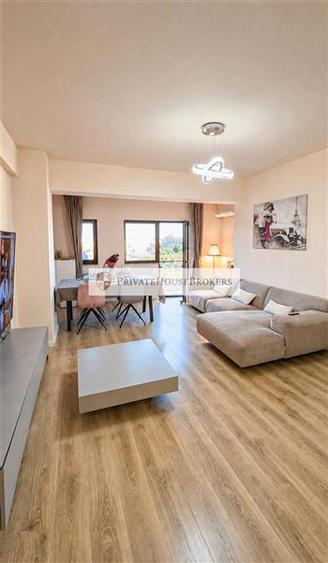 Apartament cu 3 camere semidecomandat, mobilat în Băneasa