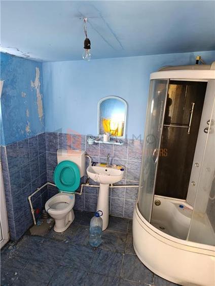 Casă individuală cu 5 camere cu Canalizare în Broșteni