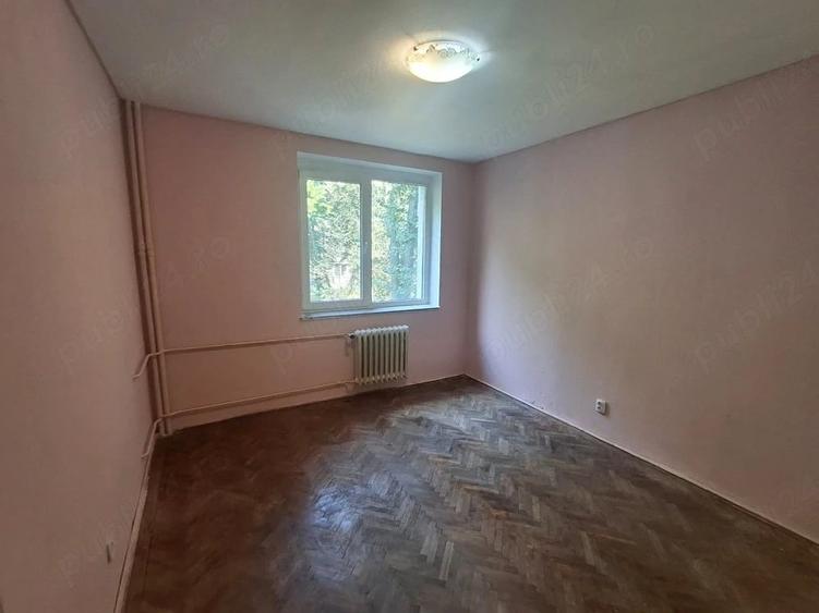 Apartament cu 2 camere semidecomandat în Craiovei