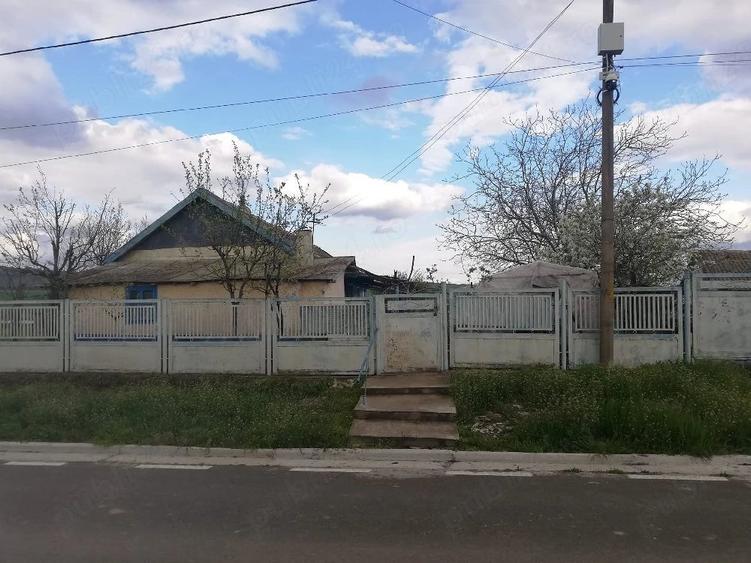 Casă cu 3 camere cu Teren 2500 Mp în Balabancea