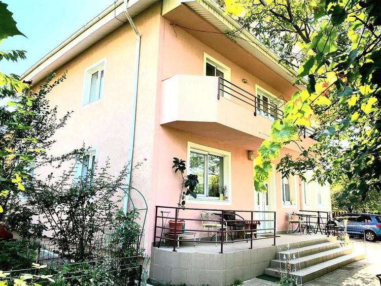 Casă individuală cu 10 camere cu Canalizare în 9 Mai