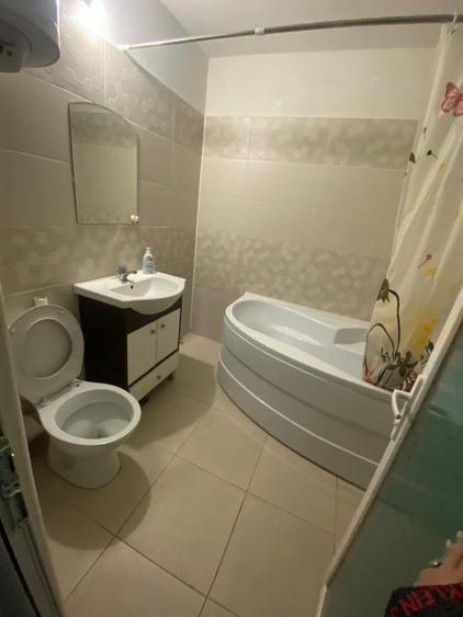 Apartament cu 3 camere decomandat în Babadag