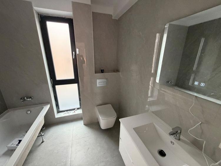 Casă individuală cu 4 camere cu Canalizare în Dobroești