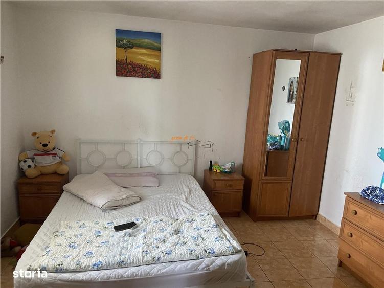 Casă cu 4 camere în Vânători