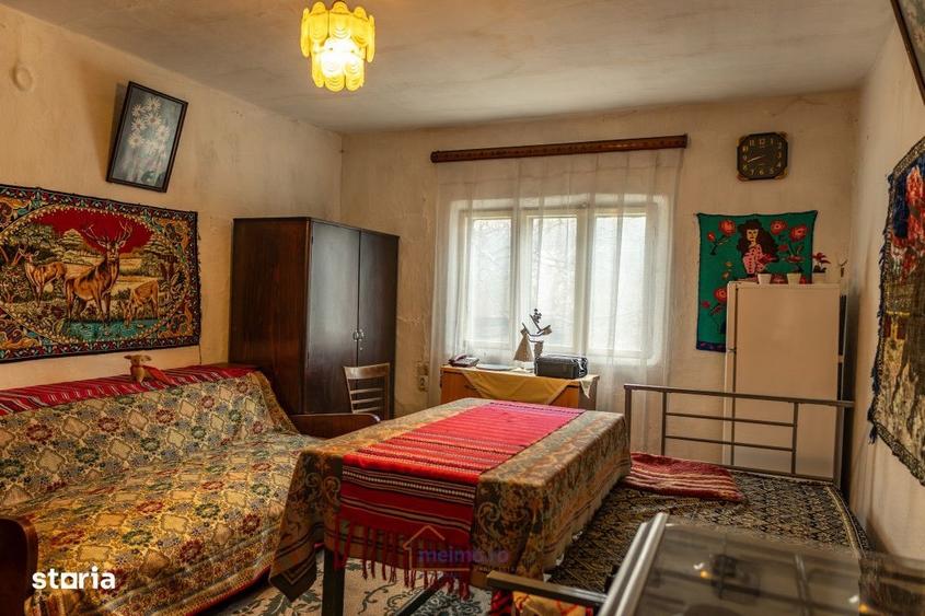 Casă cu 3 camere decomandat în Stănești