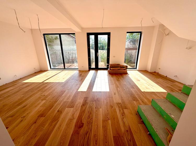 Duplex cu 5 camere cu Canalizare în Sud