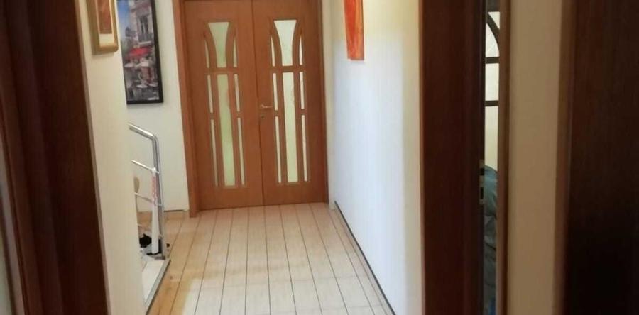 Casă cu 4 camere cu Garaj în Iancu Nicolae