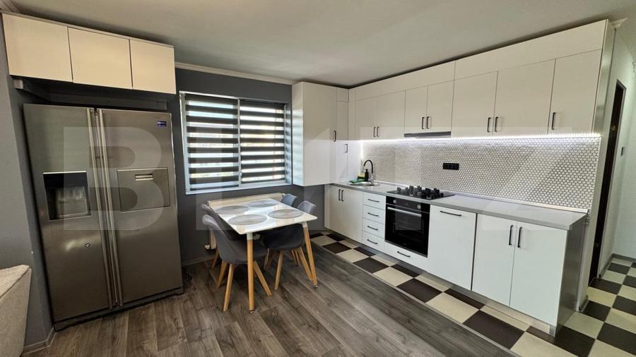 Apartament cu 3 camere decomandat, mobilat în Decebal