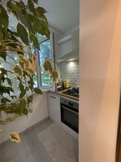 Apartament cu 3 camere decomandat în Poarta 6