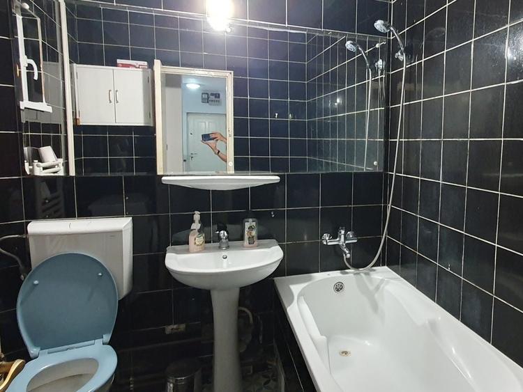 Apartament cu 3 camere decomandat în Cornișa