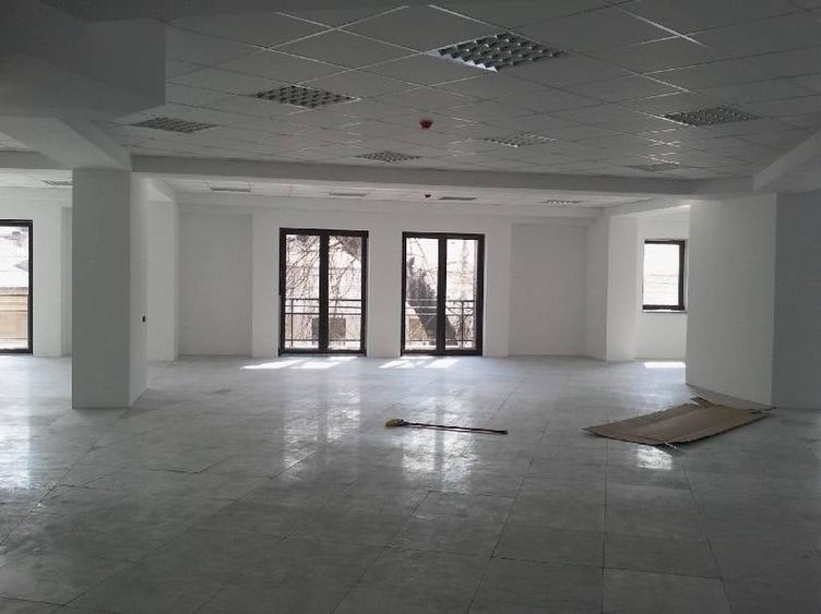Birou, de 438 mp, în Dacia
