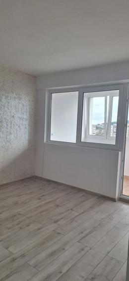 Apartament cu 3 camere decomandat în Dâmbu Pietros