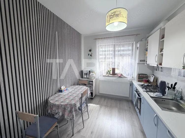 Apartament cu 4 camere decomandat în Șura Mare