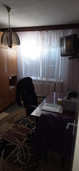 Apartament cu 3 camere decomandat în Rovine