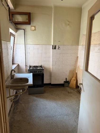 Apartament cu 3 camere decomandat, mobilat în Capitol