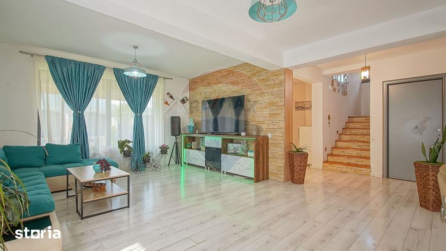 Casă cu 4 camere cu Teren 605 Mp în Florilor