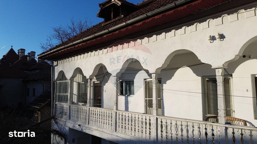 Casă cu 5 camere cu Teren 232 Mp în Ultracentral
