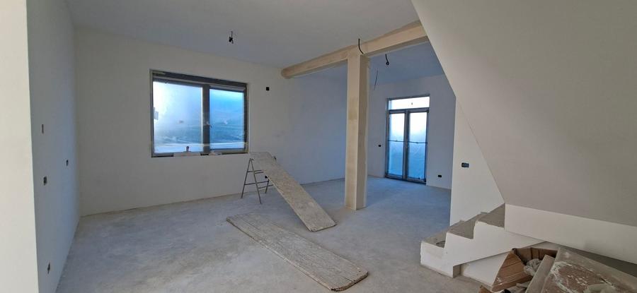 Duplex cu 4 camere cu Canalizare în Dumbrăvița