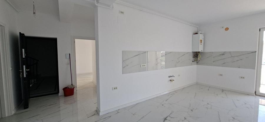 Apartament cu 3 camere semidecomandat în Dumbrăvița