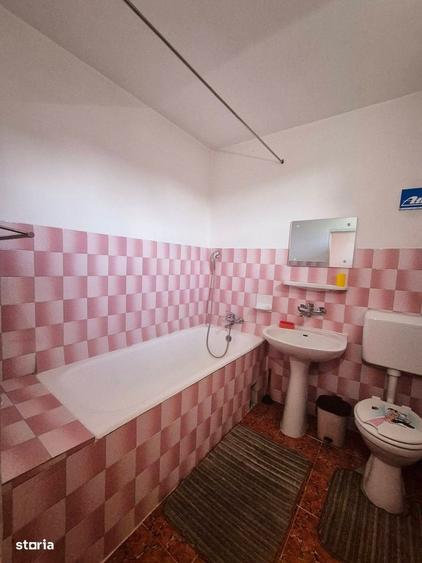 Casă cu 4 camere cu Teren 3581 Mp în Central
