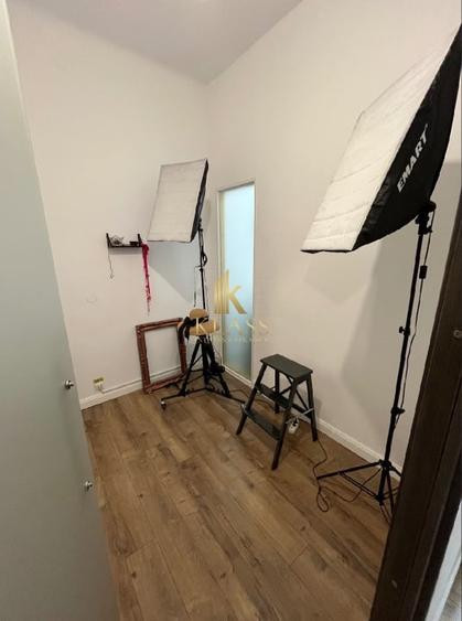 Apartament cu 4 camere semidecomandat, mobilat în Romană