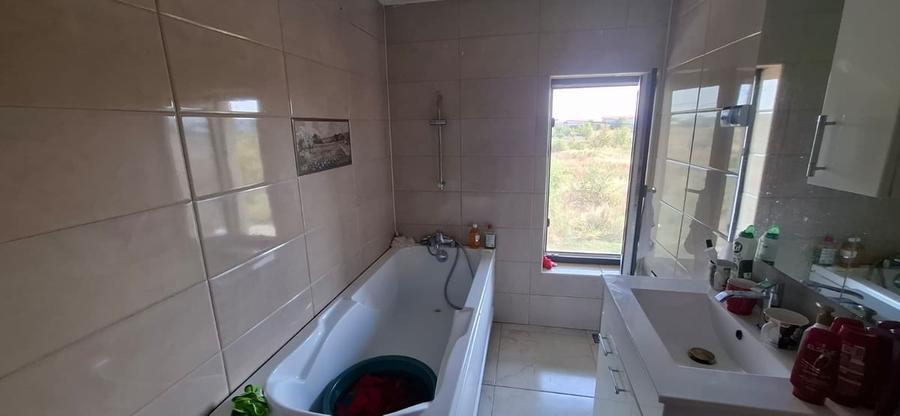Casă cu 5 camere cu Teren 215 Mp în Mogoșoaia
