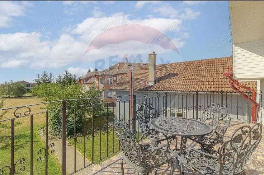 Casă cu 16 camere cu Teren 5375 Mp în Sânmartin