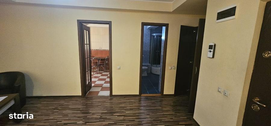 Spațiu comercial, de 902 mp, în Central