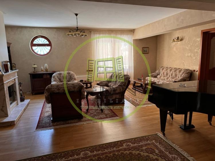 Casă individuală cu 12 camere cu Piscina în Bariera Vâlcii